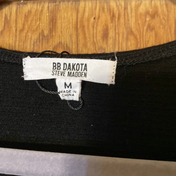 Square-neck Steve Madden Top - Picture 3 of 3